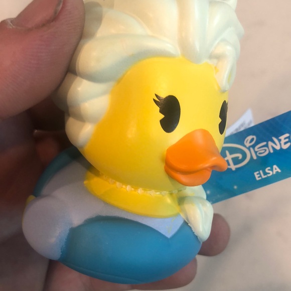 Disney Ducks Olaf and Elsa - Picture 4 of 9